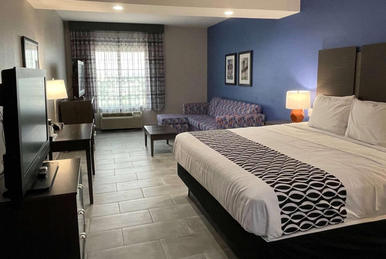 La Quinta And By Wyndham - Hotel